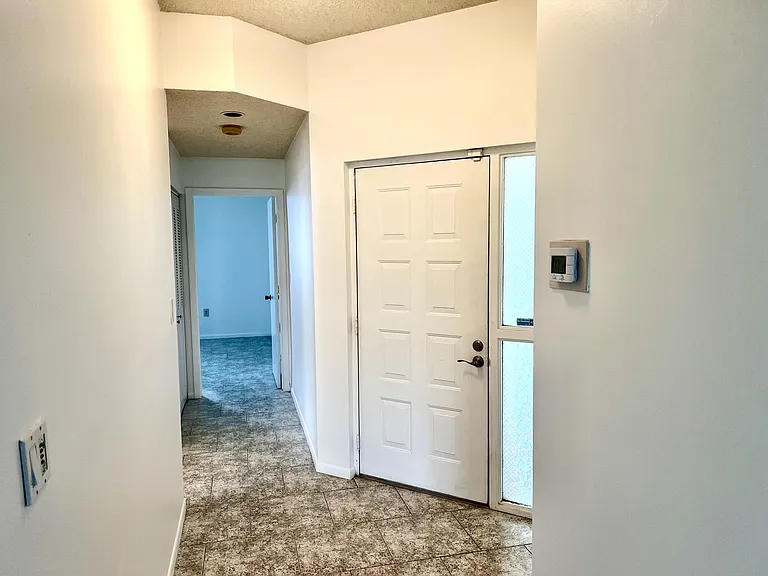 108 Half Moon Cir #B3 — Photo 3