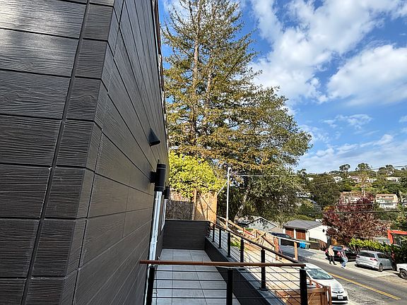 4th image of 718 Alameda De Las Pulgas #1