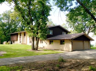 5229 Sunset Bluff Dr, Green Bay, WI 54311