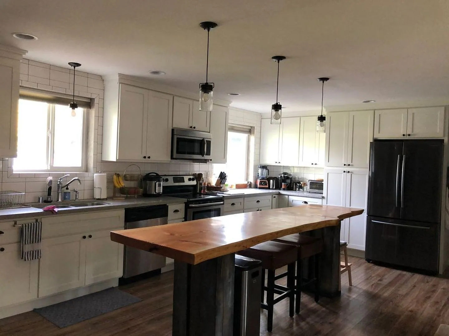 Clean Feel, Open Floorplan — Photo 4