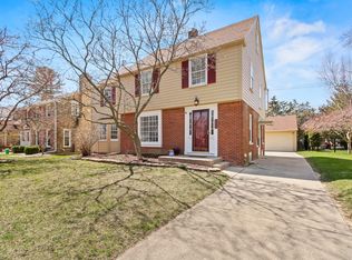 4835 N Woodruff Ave, Whitefish Bay, WI 53217