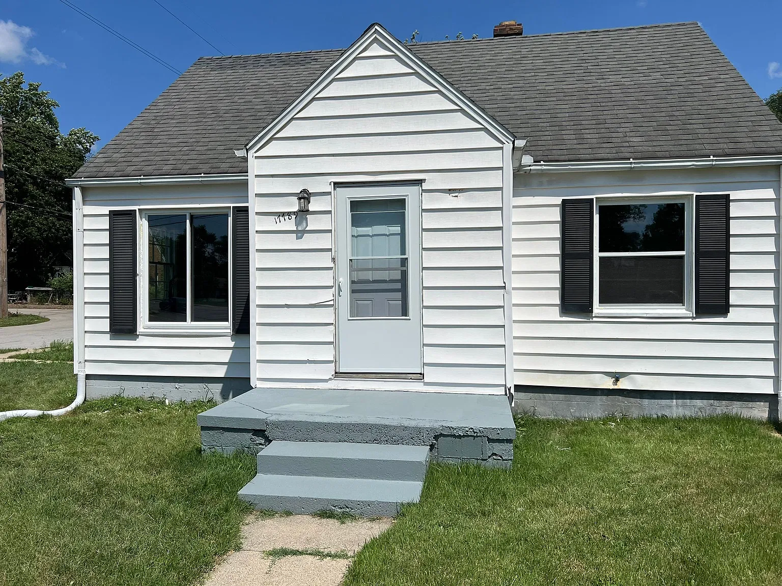 3 bed, 1924 sqft, $2,300 — Photo 1