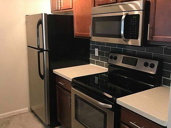 2nd image of 39 W Medlock Dr APT 06