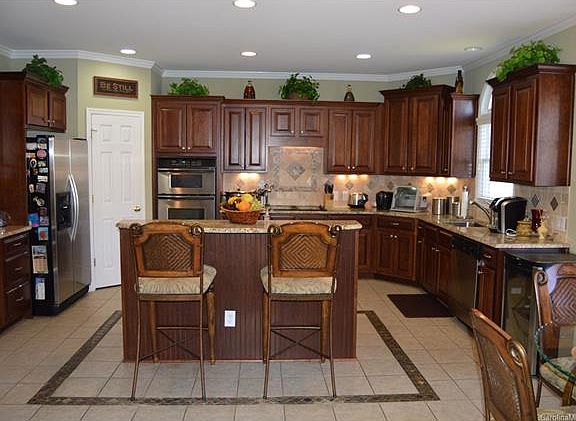 4th image of 10400 Dickson Ln