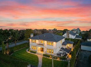 6708 Yew St, Vancouver, BC V6P 5W1