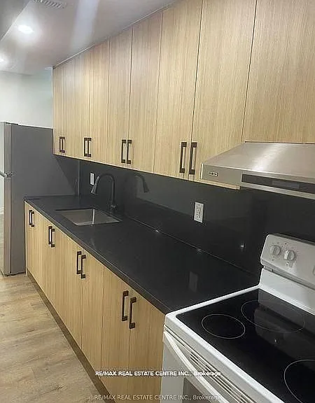 15 Mendoza Dr #BASEMENT — Photo 4