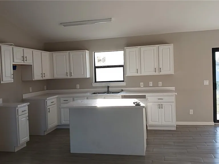 934 Marilyn Ave S — Photo 3