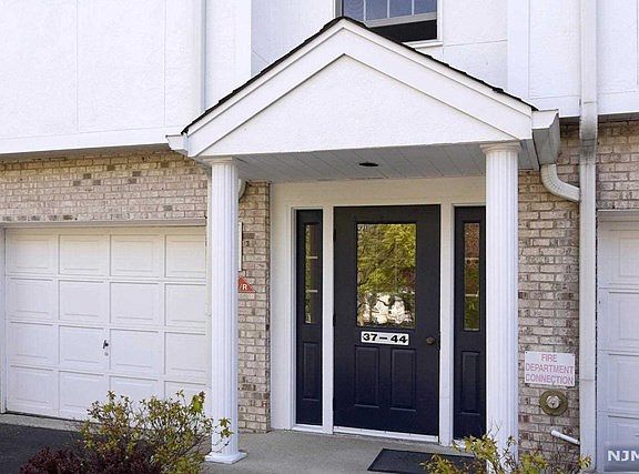2nd image of 40 Colonial Village Dr