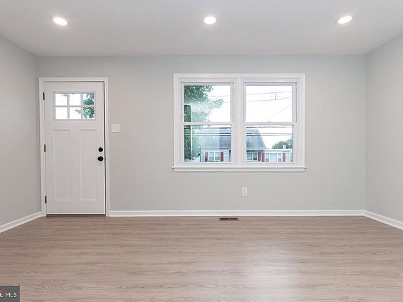 4th image of 902 Excelsior Ave