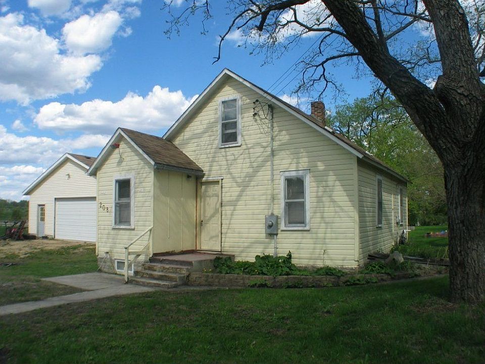 For Sale: 208 Rogers St, Mankato, MN 56001