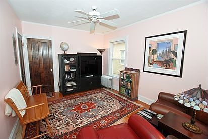 5th image of 2122 W Farwell Ave
