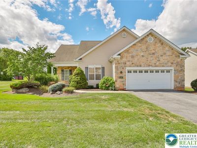 1360 Hennaberry Ln, Easton, PA, 18040