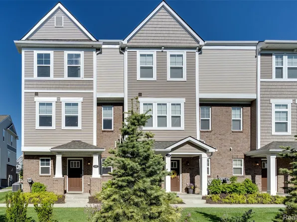 137 Monument Ln, Wixom, MI 48393