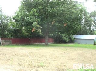 150 W Valley View Dr, Canton, IL 61520