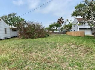 807 N Wood St, Rockport, TX 78382