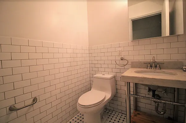 Rented by Hagstrom Management Inc | media 44