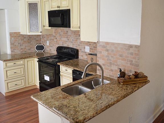 4th image of 158 Flomich St