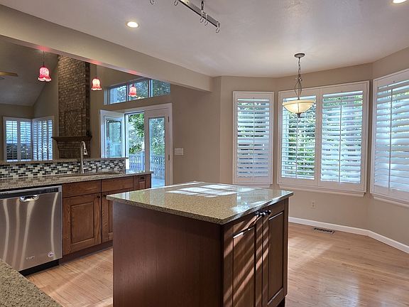 4th image of 572 W Jamison Pl