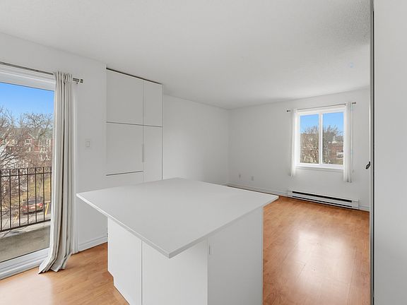 3rd image of 1800 Rue Du Caribou #210