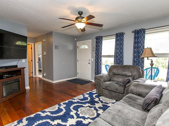 3rd image of 472 Cogar Ave