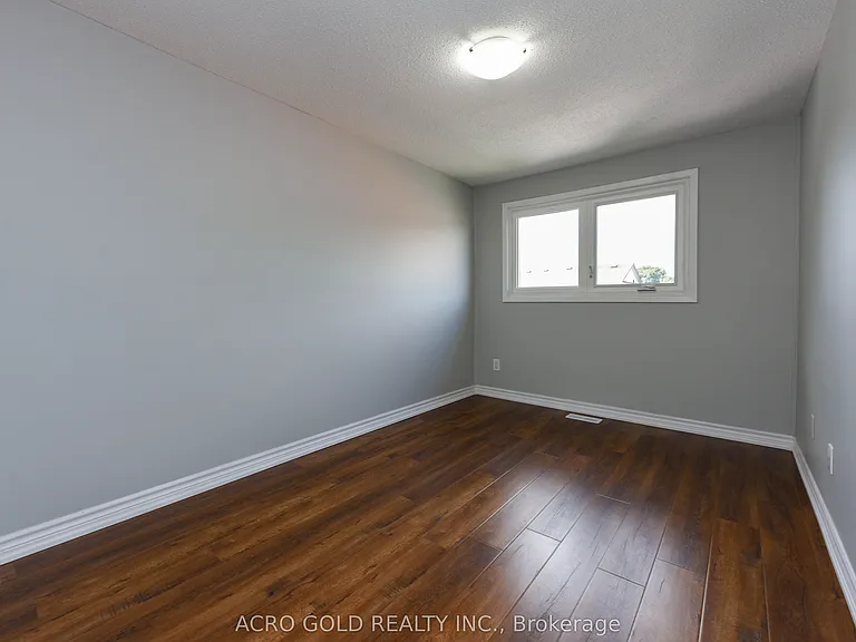 19 Hoskins Sq — Photo 30