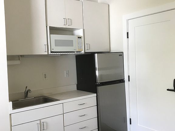 3rd image of 155 W Santa Clara St APT 202