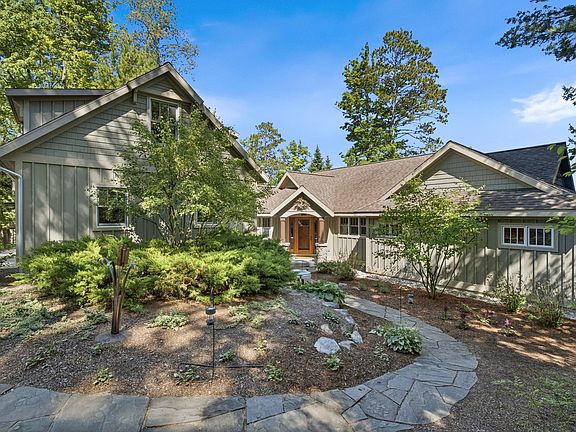 3rd image of 2704 Crescent Shores Dr