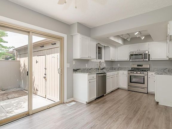 3rd image of 143 Carrowmoor Ct