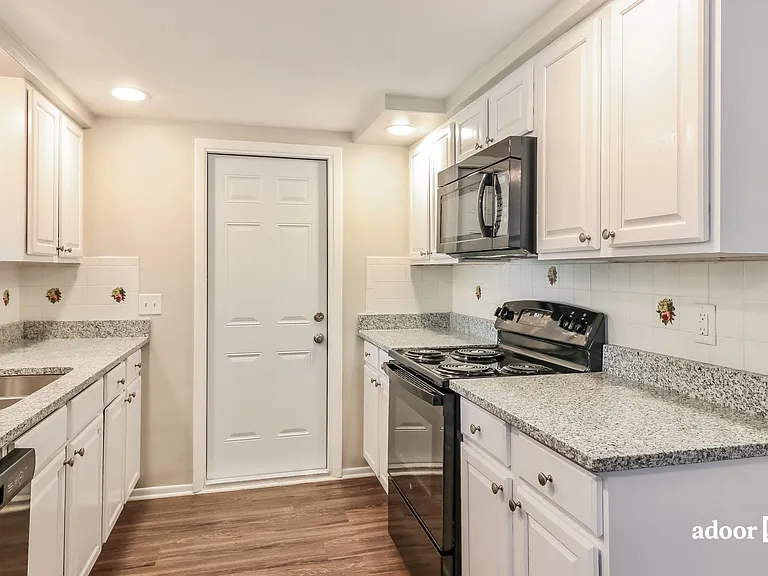 5226 Sparrow Dr — Photo 3