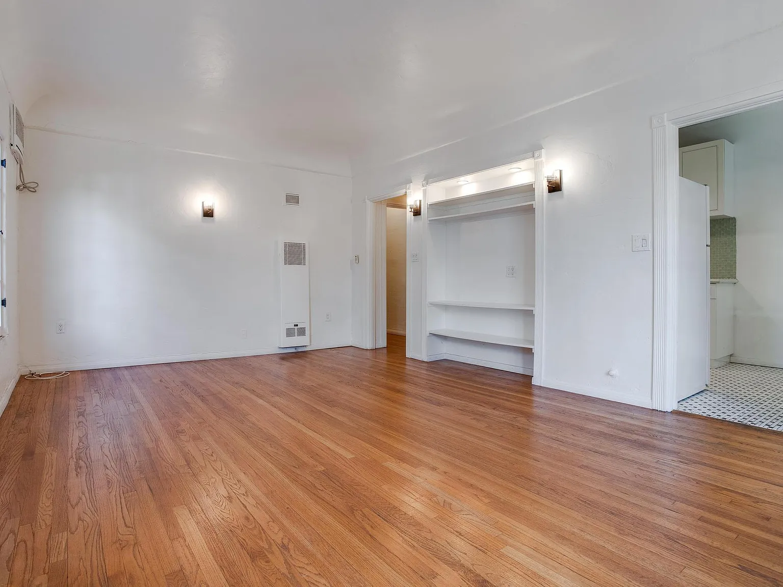 2 bed, 999 sqft, $3,300 — Photo 2