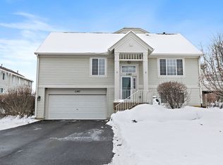 1387 New Haven Dr, Cary, IL 60013