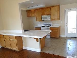 4th image of 4070 Astoria St