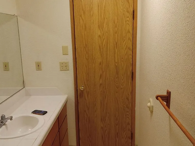 400-402 406 #408-410-412 — Photo 23