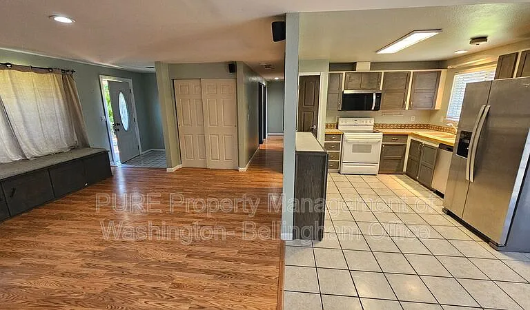 2400 Carpenter St — Photo 5