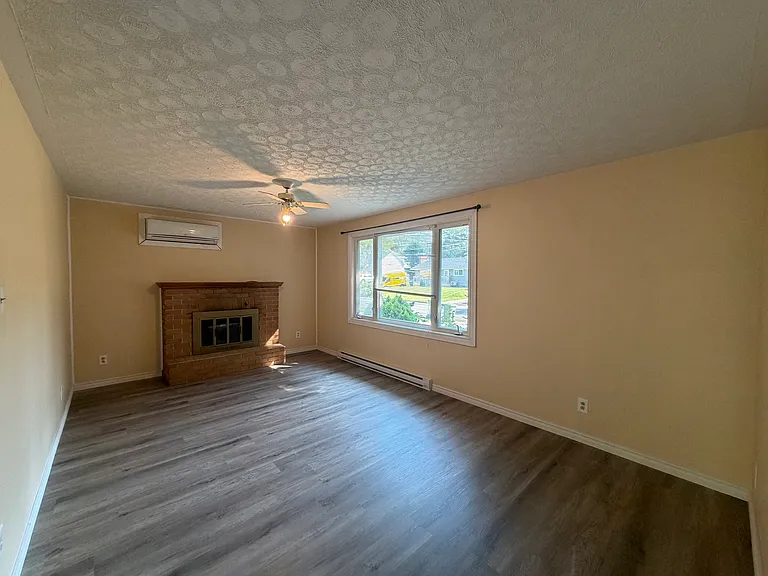 221 Montgomery St — Photo 2