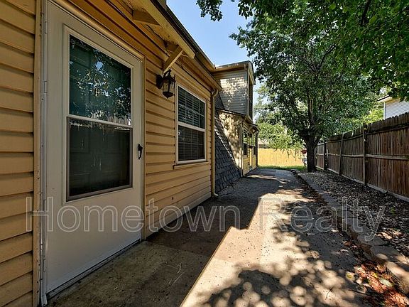 5th image of 308 Vicksburg Cir Unit 2B