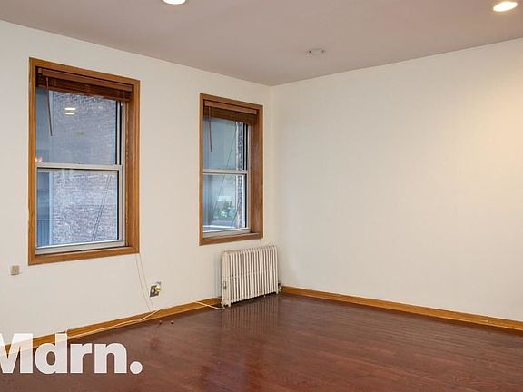 3rd image of 18 W 37th St APT 301