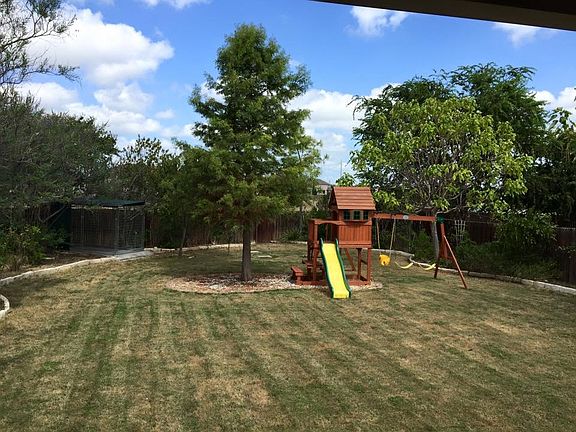 3rd image of 412 Roadrunner Ave