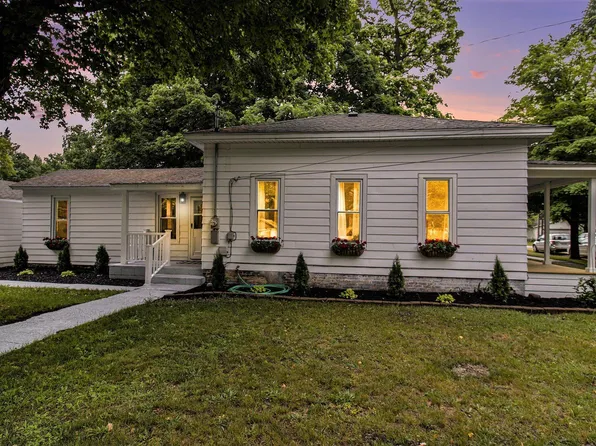405 Williams St, Howard City, MI 49329
