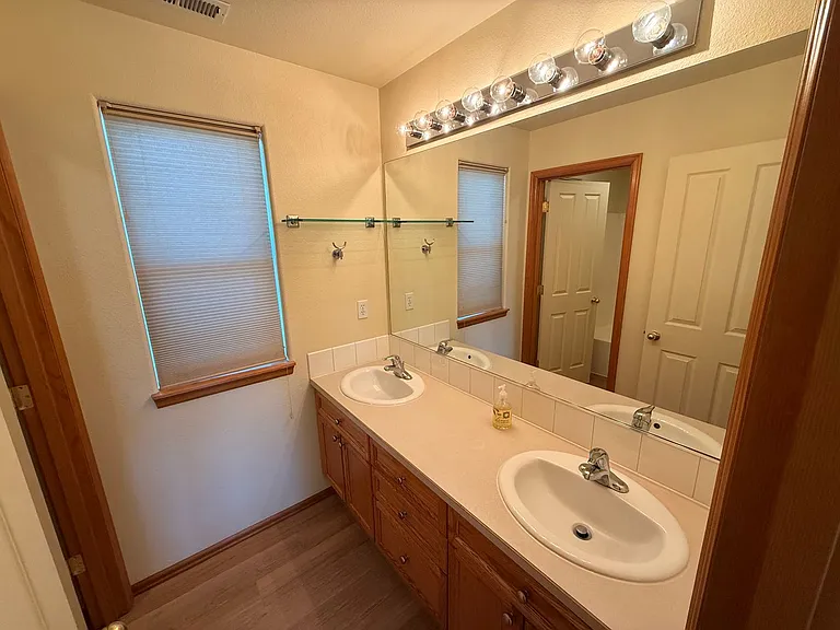 1126 SW 33rd St — Photo 5
