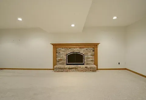 Urbandale Ln N — Photo 17