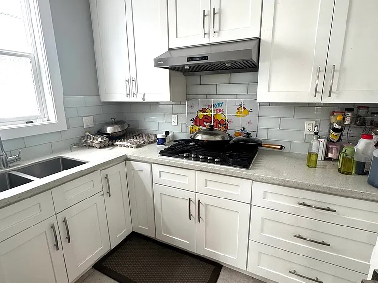 1732 Manning Ave — Photo 6