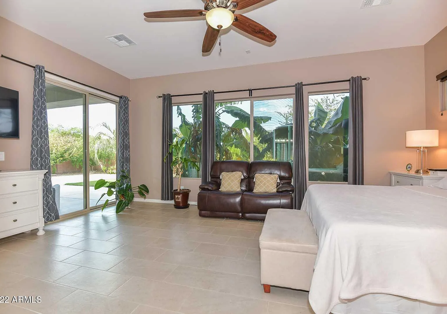 4 bed, 2.5 bath, 2961 sqft, $4,900 — Photo 3