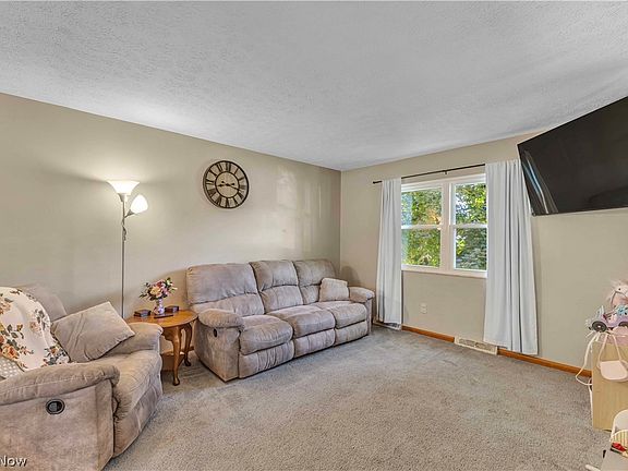3rd image of 1088 Kirkwall Dr