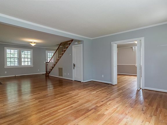 3rd image of 401 Warthen St