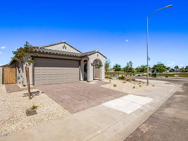 8804 W Marshall Ave — Photo 2