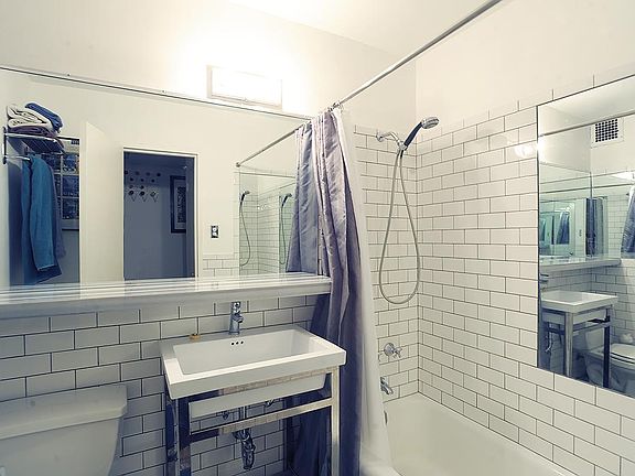 4th image of 210 E Broadway #1802