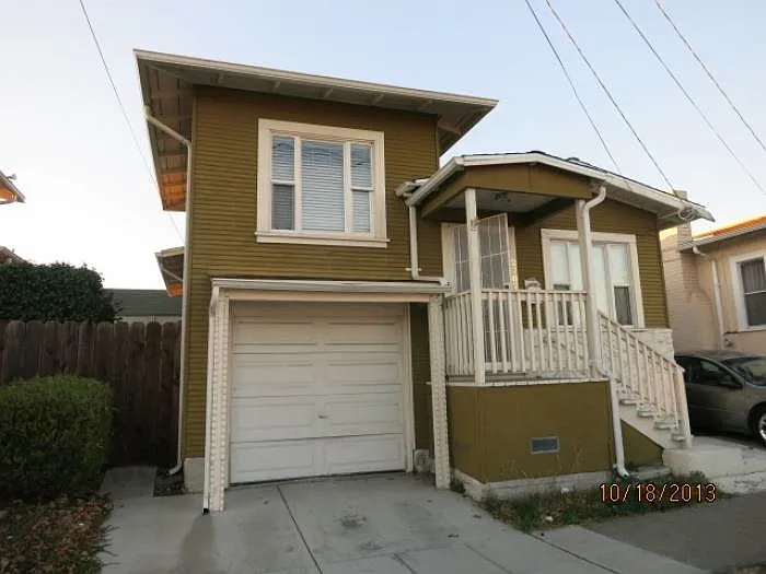 2707 74th Ave photo 1