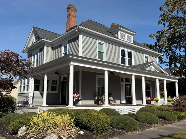 216 S 4th St, Smithfield, NC 27577