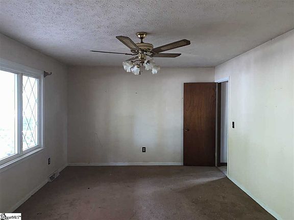 2nd image of 302 Chuckwood Dr